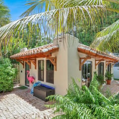 Casita Atala - Nestle into a Tropical Designer Retreat with Shared Pool