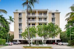 Everglades Plaza – Timeless Charm in the Heart of Palm Beach Island - Image 2