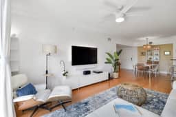 Palm Penthouse - Bright Designer Penthouse in the Heart of CityPlace - Image 4