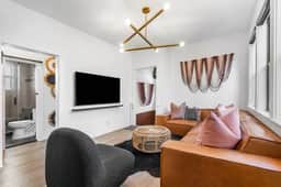 Hacienda Flamingo Unit 4 - Chic 2BR Retreat Near Shops and Restaurants - Image 5