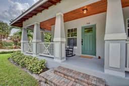 Grey Mist - Recharge in a Stylish Home Near Downtown - Image 2