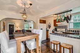 Casa Blanca - Chic Spanish-Style Cottage with Private Courtyard - Image 4
