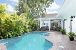 Palm Beach Oasis - Indulge in Garden Tranquility with Alfresco Dining - Image 4