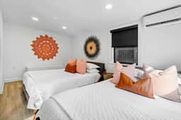 Hacienda Flamingo Unit 3 - Modern 1BR Hideaway with Double Queen Beds - Image 5