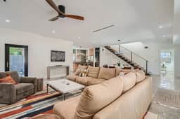 Villa Vogue - Designer Finishes Meet Open Living in Sunshine Park - Image 4