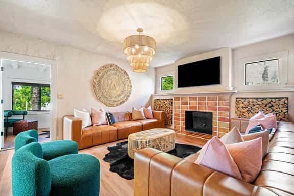 Hacienda Flamingo Unit 2 - Expansive 3BR Retreat with Style & Comfort - Image 1
