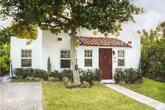 Casa Blanca - Chic Spanish-Style Cottage with Private Courtyard - Image 1