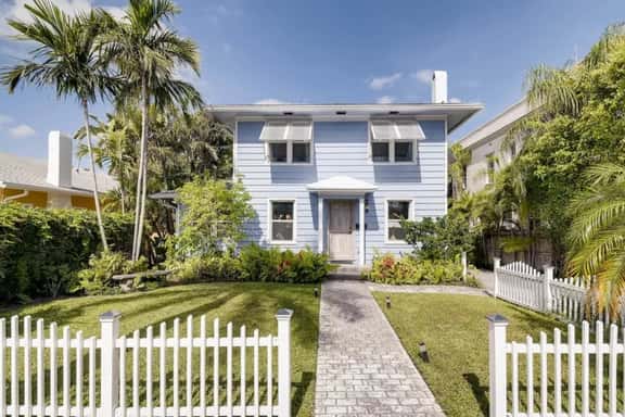 The Periwinkle House – Bask Poolside at this Sunlit West Palm Retreat - Image 1