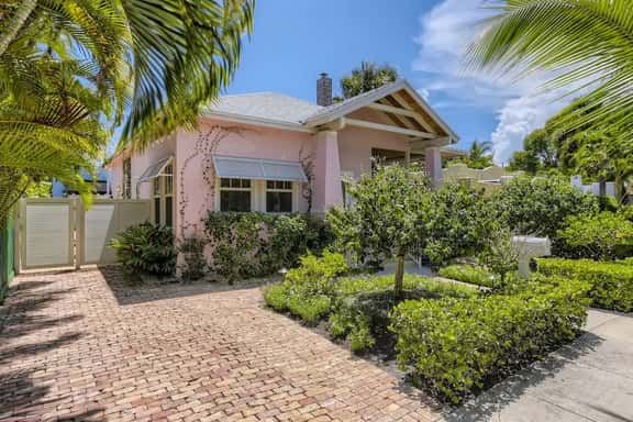 Nini’s Cottage - Family-Friendly Pool Days & Cabana Nights Await - Image 1