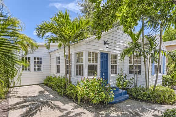 Palm Beach Oasis - Indulge in Garden Tranquility with Alfresco Dining - Image 1