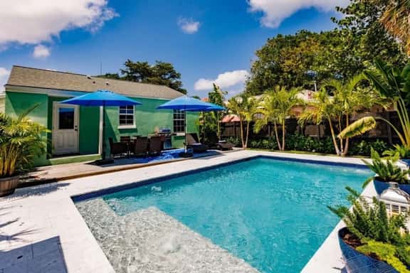Key Lime Cottage - Bask Poolside in a Historic Flamingo Park Gem - Image 1