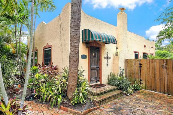 Casa De Marita - Backyard Bliss with Pool in Historic Sunshine Park - Image 1