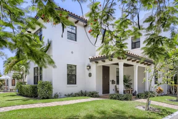 Villa del Flamingo - Modern Living & Poolside Escape in Flamingo Park - Image 1