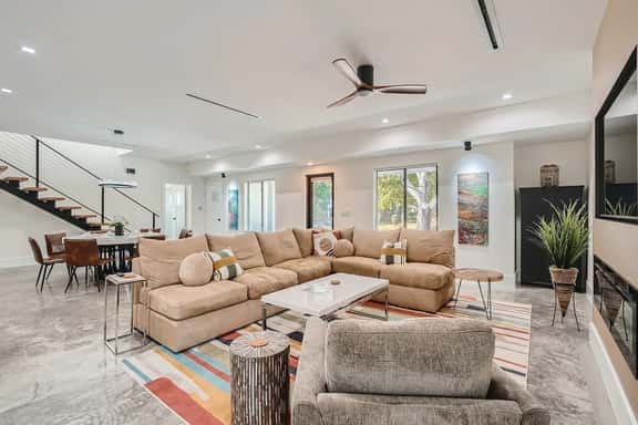 Villa Vogue - Designer Finishes Meet Open Living in Sunshine Park - Image 1