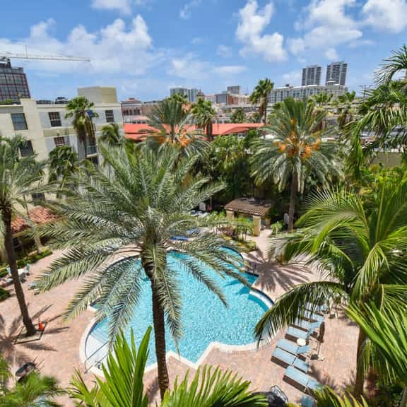 Palm Penthouse - Bright Designer Penthouse in the Heart of CityPlace - Image 1