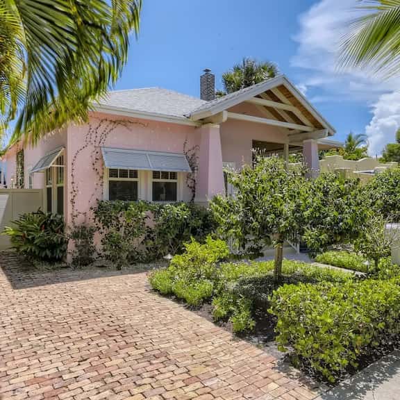 Nini’s Cottage - Family-Friendly Pool Days & Cabana Nights Await - Image 1