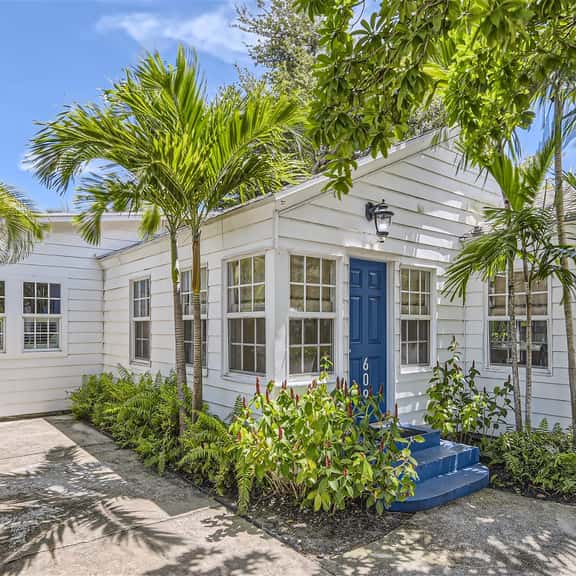 Palm Beach Oasis - Indulge in Garden Tranquility with Alfresco Dining - Image 1