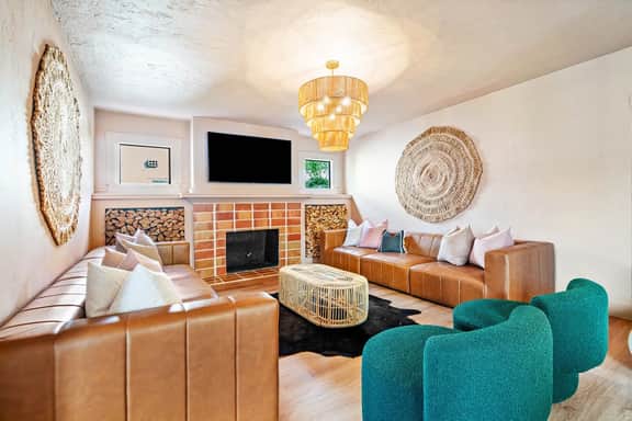 Hacienda Flamingo Unit 2 - Expansive 3BR Retreat with Style & Comfort - Image 3