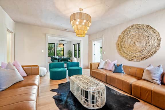 Hacienda Flamingo Unit 2 - Expansive 3BR Retreat with Style & Comfort - Image 5