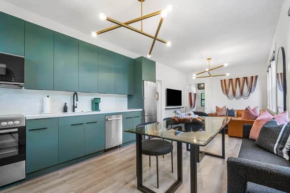 Hacienda Flamingo Unit 4 - Chic 2BR Retreat Near Shops and Restaurants - Image 4