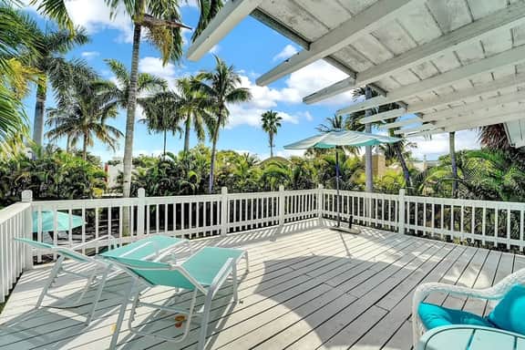 The Blue Pearl - Soak Up Views from a Scenic Poolside Upper Deck - Image 4