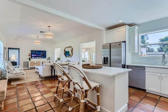 The Glenn House - Gather Poolside in a Breezy South End Getaway - Image 4