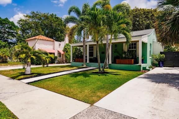 Key Lime Cottage - Bask Poolside in a Historic Flamingo Park Gem - Image 2
