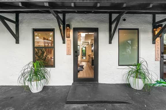 Hacienda Flamingo Unit 3 - Modern 1BR Hideaway with Double Queen Beds - Image 2