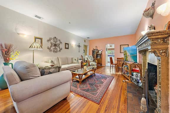 Casa De Marita - Backyard Bliss with Pool in Historic Sunshine Park - Image 5