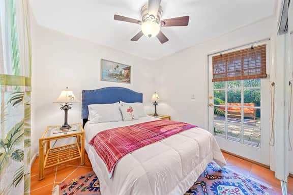 Flamingo Casita - Wander through a Garden Hideaway with Shared Pool - Image 5