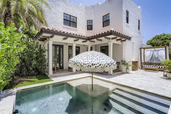 Villa del Flamingo - Modern Living & Poolside Escape in Flamingo Park - Image 2