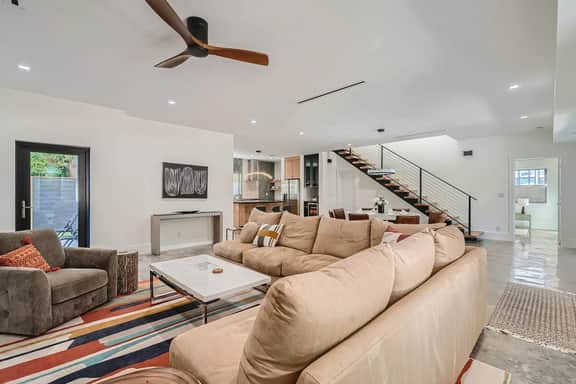 Villa Vogue - Designer Finishes Meet Open Living in Sunshine Park - Image 4
